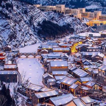 华北最美冬季来了 东北童话小镇初雪美到极致