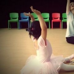 蔡少芬大女儿学习芭蕾