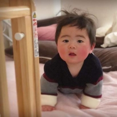 日本妈妈晒1岁儿子的“蠢照”走红网络